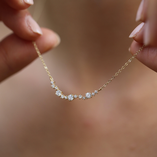 Sıra Taşlı Luna Altın Kolye