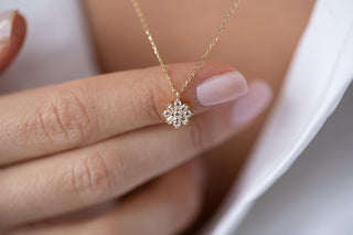 Taşlı Minimal Altın Kolye