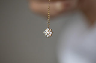 Taşlı Minimal Altın Kolye