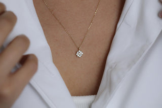 Taşlı Minimal Altın Kolye