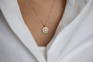 Geometrik Taşlı Altın Kolye