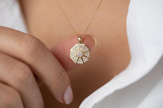 Geometrik Taşlı Altın Kolye