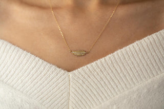 Tropikal Taşlı Yaprak Altın Kolye