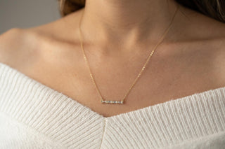 Sıra Baget Taşlı Altın Kolye