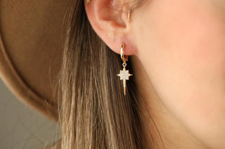 Kuzey Yıldızı Taşlı Altın Küpe