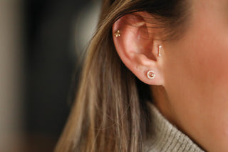 Altın Tekli Harf Küpe