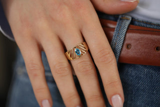 Mavi Oval Taşlı Modern Altın Yüzük