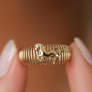 Altın Podi Noud Yüzük