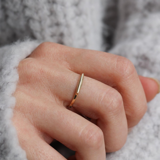 Minimalist Çizgi Tel Altın Yüzük