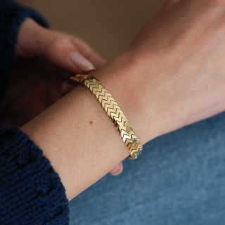 W Desen Kalın Altın Bileklik