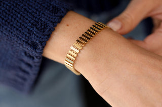 Çizgi Pullu Kalın Altın Bileklik