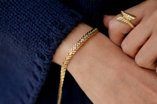 Sıra Taşlı Yaprak Altın Bileklik