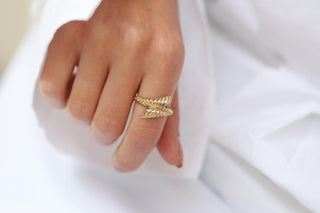 Çizgi Yaprak Altın Yüzük