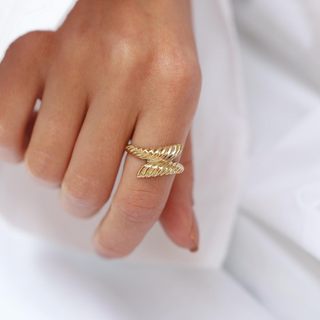 Çizgi Yaprak Altın Yüzük