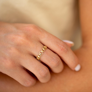 Oval Halka Zincir Altın Yüzük