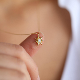 İkonik Güneş Altın Kolye