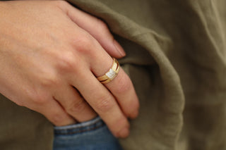 Taşlı Çizgi Model Altın Yüzük