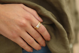 Taşlı Çizgi Model Altın Yüzük