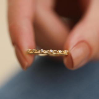 Taşlı Minimalist Altın Yüzük