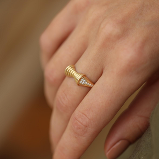 Modern Burgu Altın Yüzük