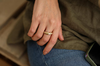 Taşlı Burgu Altın Yüzük