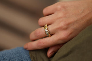 Taşlı Burgu Altın Yüzük