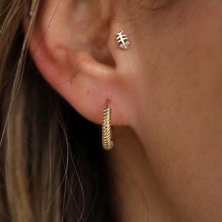 Halka Burgulu Altın Küpe