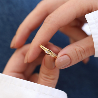 Mini Baget Taşlı Altın Yüzük