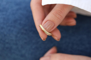 Dalgalı Tel Altın Yüzük