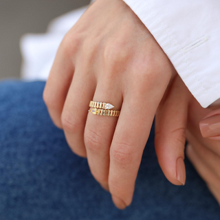 Taşlı Çizgi Detay Altın Yüzük