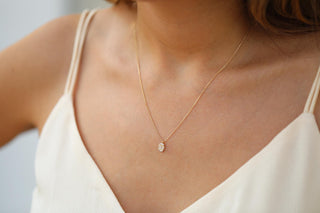 Baget Taşlı Oval Altın Kolye