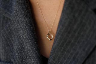 Tasarım Taşlı Geometrik Altın Kolye