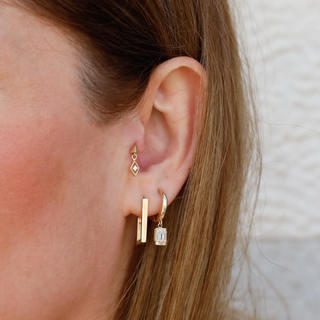 Taşlı Üçgen Altın Piercing