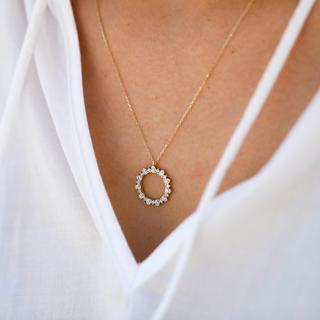 Altın Şans Çemberi Kadın Kolye