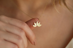 Lotus Altın Kolye